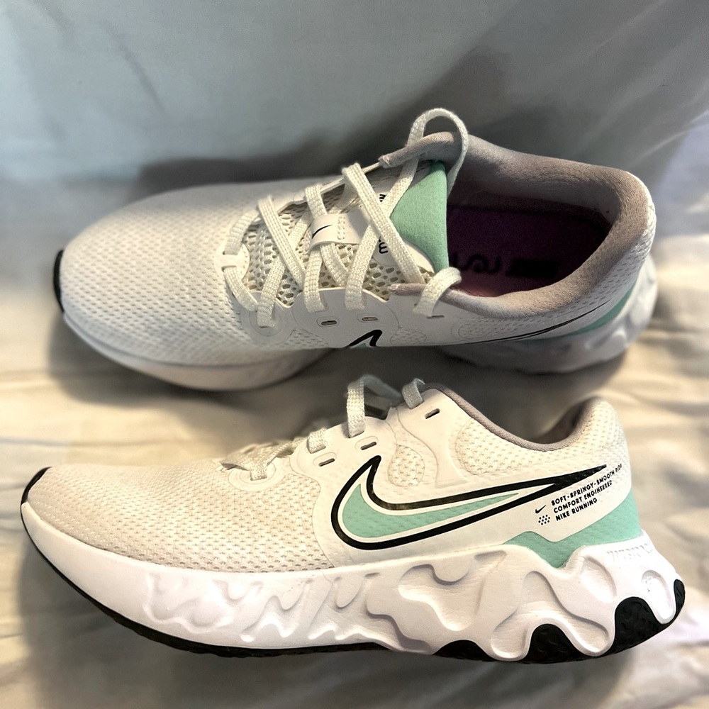 Nike Womens Renew Run 2